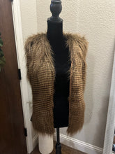 Load image into Gallery viewer, Faux Fur Ali Vest