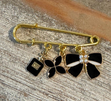 Load image into Gallery viewer, Bow &amp; Pearl Charm Pins