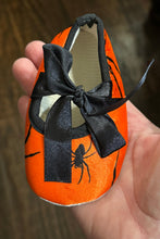 Load image into Gallery viewer, Halloween Crib Shoes (3-6 months)