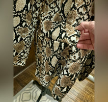 Load image into Gallery viewer, Snakeskin Blazer Jacket