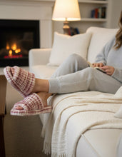 Load image into Gallery viewer, Cranberry Pink Houndstooth Faux Fur Slippers