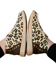 Load image into Gallery viewer, Leopard Slide On Shoes