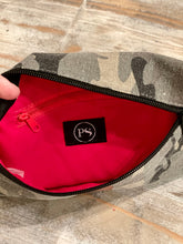 Load image into Gallery viewer, Camo Wristlet - The Barron Boutique