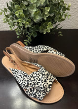 Load image into Gallery viewer, Andi Peep Toe Sandal in Leopard