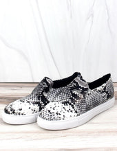 Load image into Gallery viewer, White Snakeskin Slip On Sneakers
